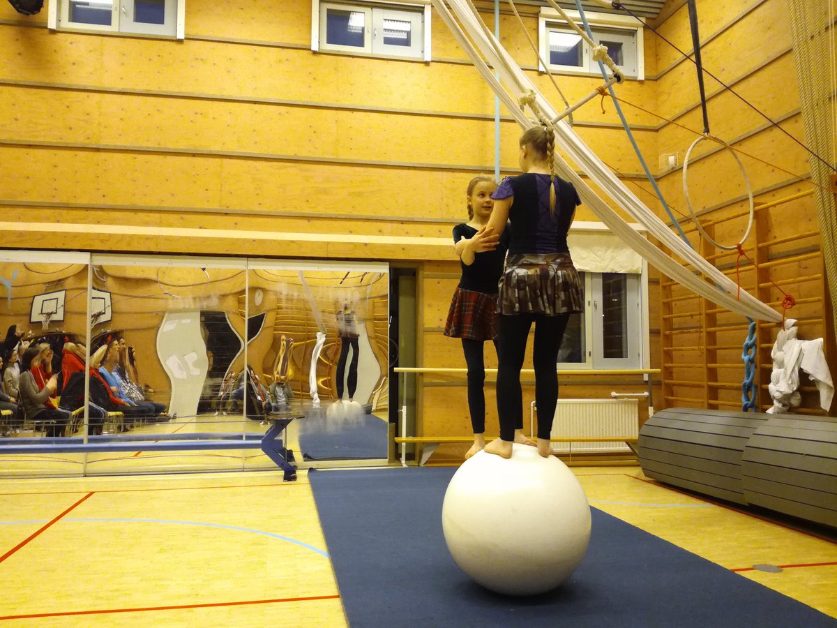 EduFuture2020's tweet photo. Today, after an inspiring guided tour, we find our inner child back at Pukinmäen taidekoulu with principal Anu Myllyniemi. https://t.co/DMuT2rDlOO
