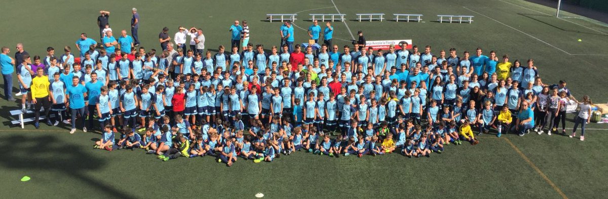 FloridaCF's tweet photo. Espectacular presentación del club de esta temporada,  gracias a tod@s #tumarcasladiferencia #azulceleste #floridacflive https://t.co/2dviNafDaT