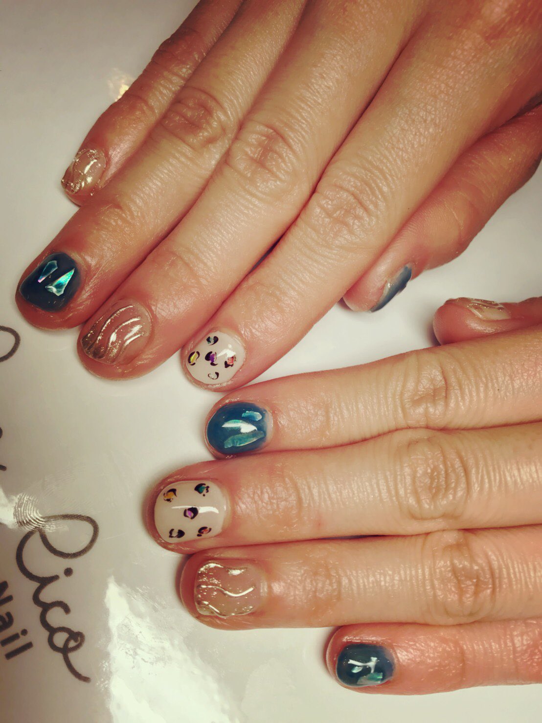 Twitter 上的 Rico Nail リコのアシスタント五十嵐さんのネイルです 画像を参考に個性的なオシャレデザイン ちび爪さんでもネイルは楽しめます 担当 鈴木 9 100 ジェルネイル ニュアンスネイル クリアネイル 秋ネイル ショートネイル ブローチェリコ