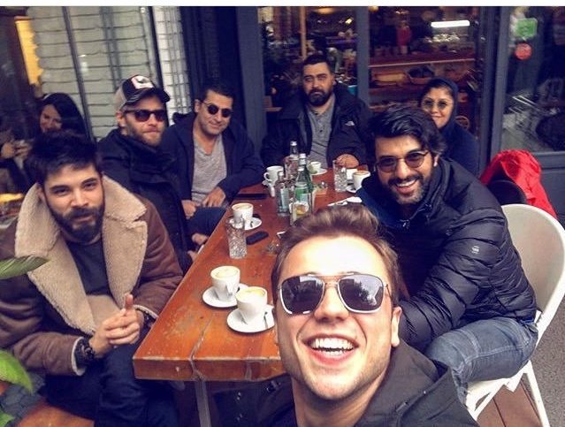 engina_apfc's tweet photo. The gorgeous #EnginAkyürek with friends🙋🙋🙋🤗🤗😁😁 new share 26-11-2017 👇👇👇 https://t.co/jgGUuo2MqF