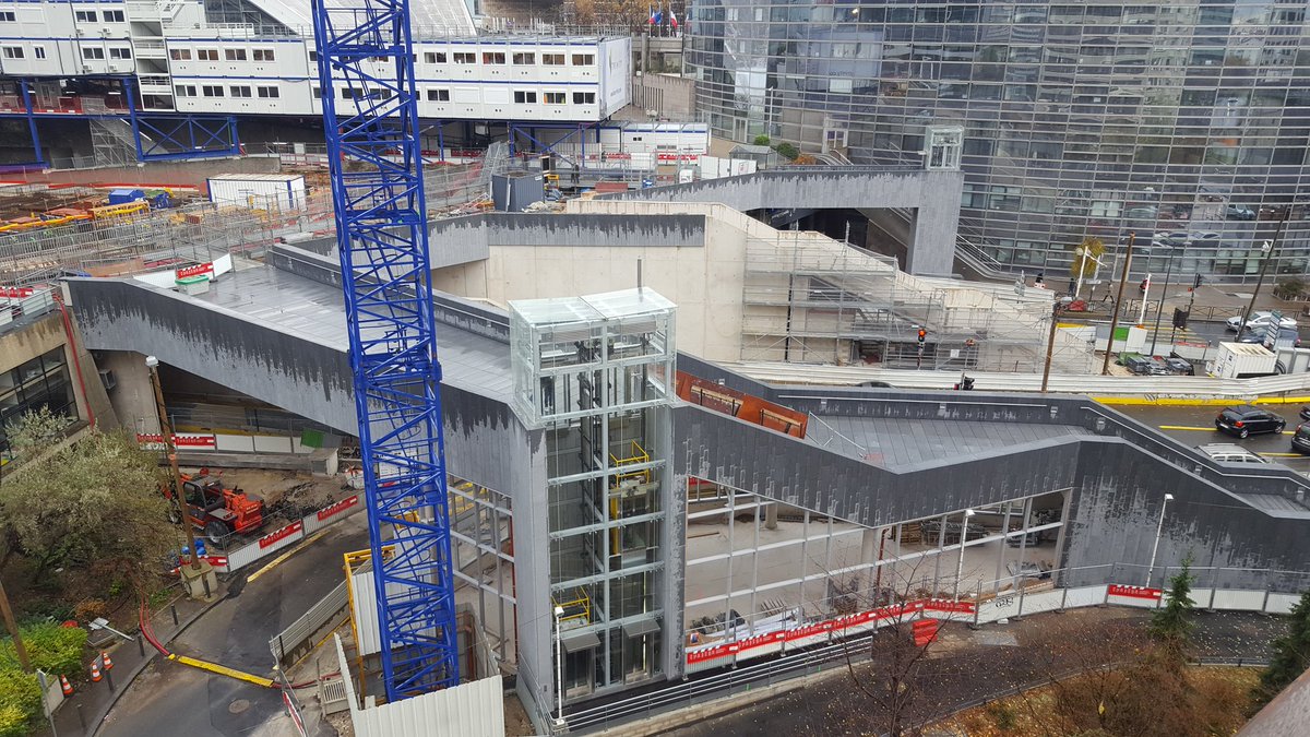 j_cottereau's tweet photo. Under construction #TourTrinity #ladefense #cnit #lagrandearche https://t.co/Sm4T1BXgH3