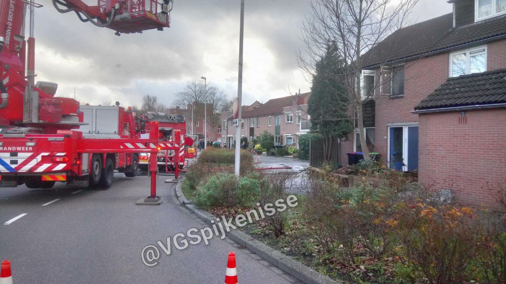 VGSpijkenisse's tweet photo. Uitruk #brand aan de #Gaard, betrof een kamer in brand. Eerste wagen heeft de brand geblust, wij hebben naastgelegen woning gecontroleerd. https://t.co/2kbtztHlt1