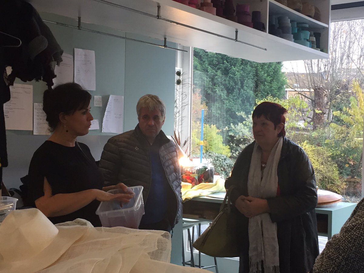 CRamakers's tweet photo. Sur le terrain #JDA2017 @UCMMouvement . Pour des artisans mieux protégés https://t.co/GevpxOV99M