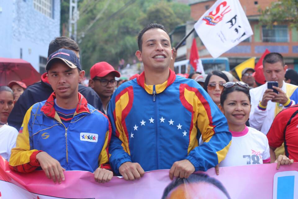 FFMDPconLeonel's tweet photo. #PorSiempreFidel #ConLeonelGanaMerida Juventud pal municipio Libertador. @leoneljmatos nuestro proximo Alcalde Luchador y emprendedor. https://t.co/QLzPDn6ziE