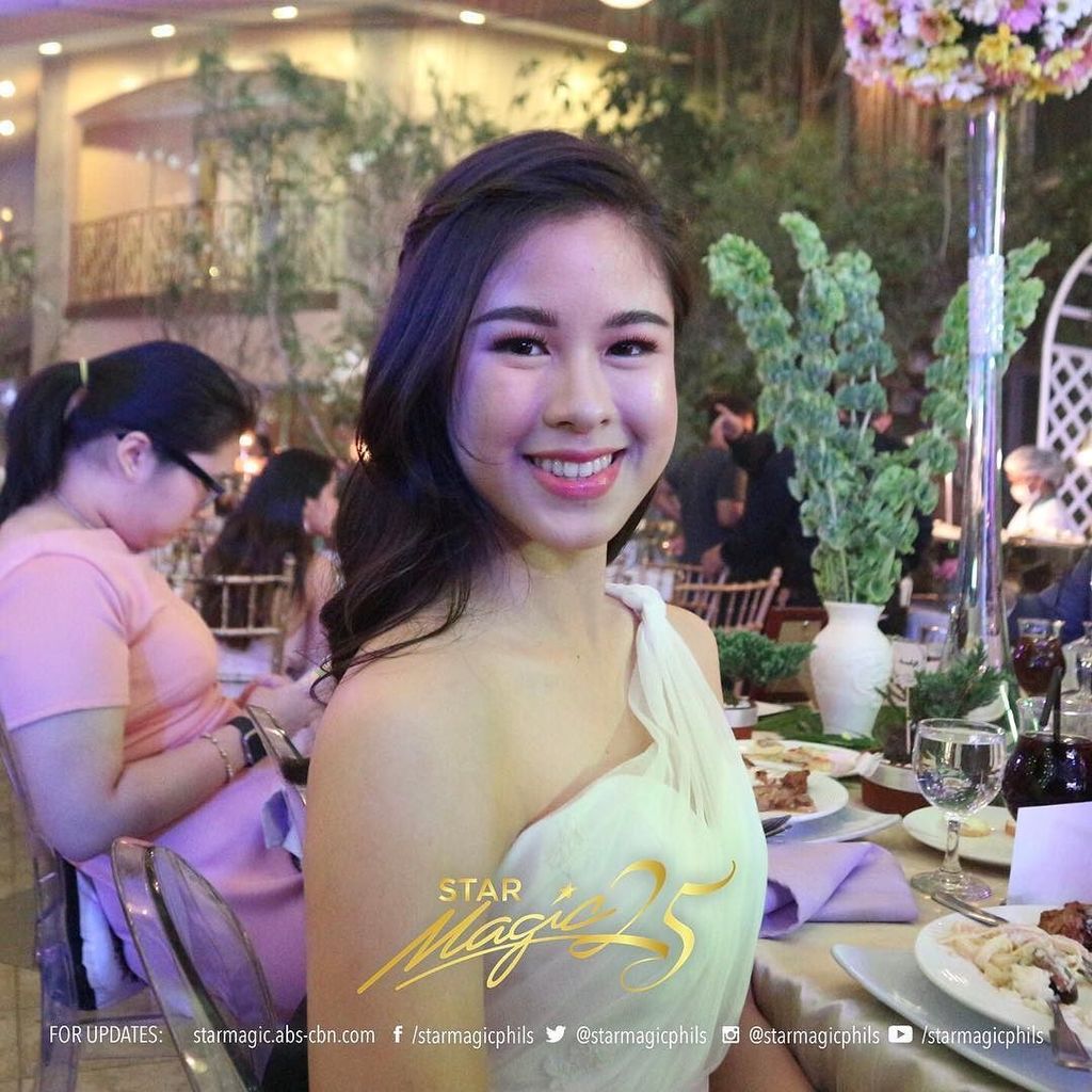 starmagicphils's tweet photo. Kisses Delavin at #Heavenly18 https://t.co/DVL4wr4Sha