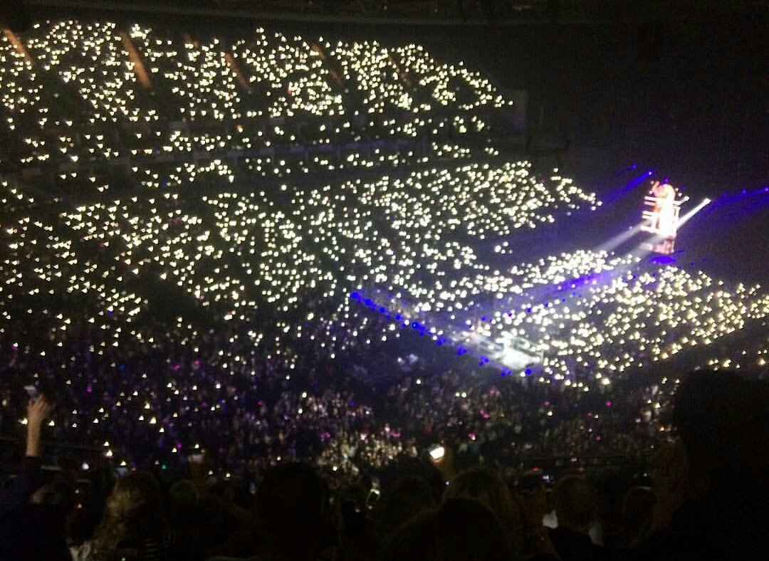 LMCrowds's tweet photo. THEY DID THAT #GloryDaysTour https://t.co/XUs0OuZ0Fn