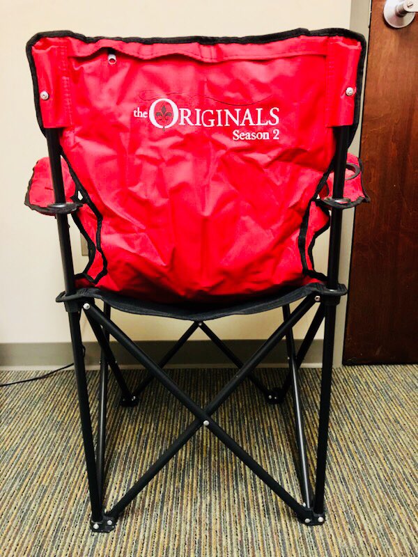 We have 2 more chairs to give away! They aren’t signed but they’re the last of their kind. All the others belong to the cast, crew, or rare prize winner. Send us a screenshot of yr contribution to UNIDOS or tell us how your helping the people of PR to qualify. #AlwaysAndTogether