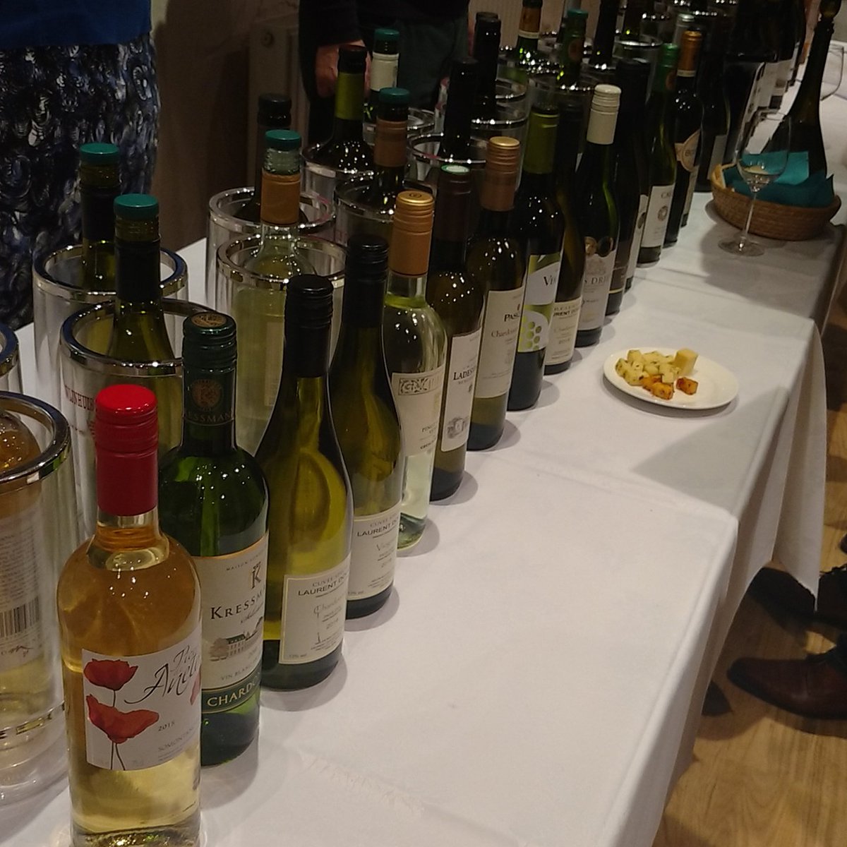 StrandbarLido's tweet photo. #wijnproeverij #opendeur #winetasting #douchy #wijnhuisdouchy #strandbarlido https://t.co/l00XrbVg05