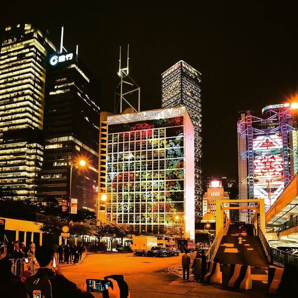 yashkaman's tweet photo. Lumieres #hongkong #lightuphk https://t.co/QqOCtAlGT2 https://t.co/hqY38F5MA4