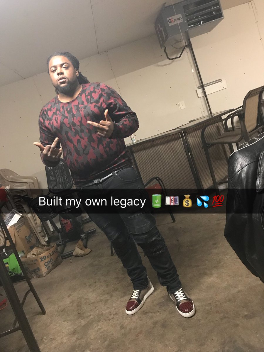 blessed_meechie's tweet photo. 🗣My mamma told me, these niggas ain’t wit u🙅🏾‍♂️ watch how niggas change up🖕🏾👹that’s why I️ keep one in the chamber🎯 https://t.co/tZKMCsNfoW