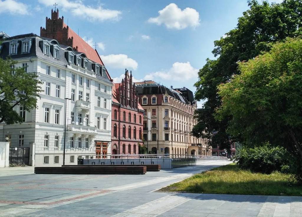 SashaDelirious's tweet photo. Autumn #notyet

#autumn #summer #travel #explore #wroclaw #wroclove #poland #pl #exloregram #travelgram #trip #dailyphoto #instagram #vacations https://t.co/Tpt95wpaJD https://t.co/zrMHhvDRBH