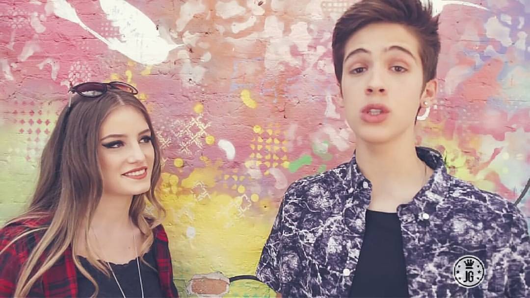 fanaticadojg's tweet photo. Essa menina me representou quando eu olho o crush, vulgo João Guilherme 😂😂 aquelas né meninas 😁🤦🏻‍♀️

#clipeela https://t.co/cF5WTBYqDy