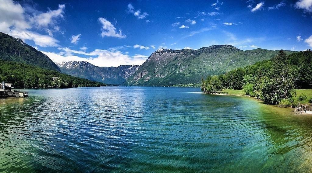 letsflyawaybr's tweet photo. Use #letsflyawaybr e apareça na nossa galeria. Repost todo domingo! Obrigada @tripbruta por compartilhar.
Linda imagem do Lago Bohinj, o maior dos lagos da Eslovênia e um dos únicos onde a água não é verde e sim totalmente transparente nas margens.
.....… https://t.co/yCSFTRnfrc https://t.co/mhMmrjRxmT