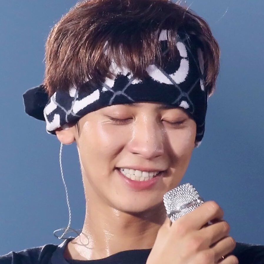 pchnyeoI's tweet photo. HAPPY BIRTHDAY CHANYEOL ❤️❤️❤️main visual main vocal main rapper main dancer guitar playing bass playing drum playing piano laying song writing composing producing LEGEND🎉💗🎐  have the best day ever!!!  #HAPPYCHANYEOLDAY #찬열아생일축하해 https://t.co/1mge9y6yAW