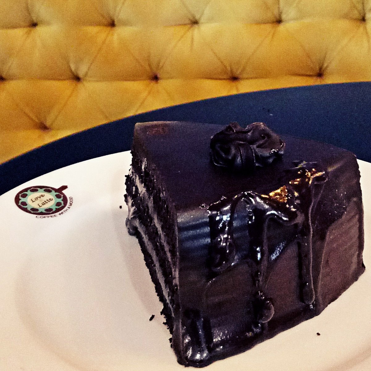 hedonistphdagli's tweet photo. Perfectly layered and textured Chocolate ganache @LovenLatte
#foodporn #foodie #foodblogger #foodgasm #foodblog #foodspotting #foodphotography #foodofmumbai #twitterforfood #foodfoodeverywhere #picoftheday #foodphoto #zomatoin #foodlover #mumbaifoodblogger #thingstodoinmumbai https://t.co/yR2OMvSxiL