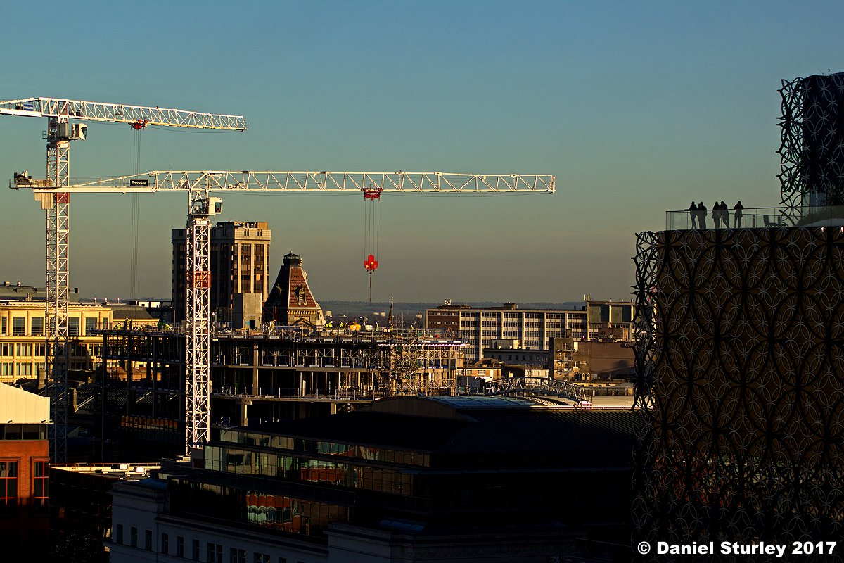 Daniel_Sturley's tweet photo. #Birmingham UK, One Chamberlain Square is almost structurally complete with the last floor being poured. I think the extra lift core will be for access to the roof terrace and garden? Can't wait to get a photo of that from the Library! https://t.co/GUTeeP59aC