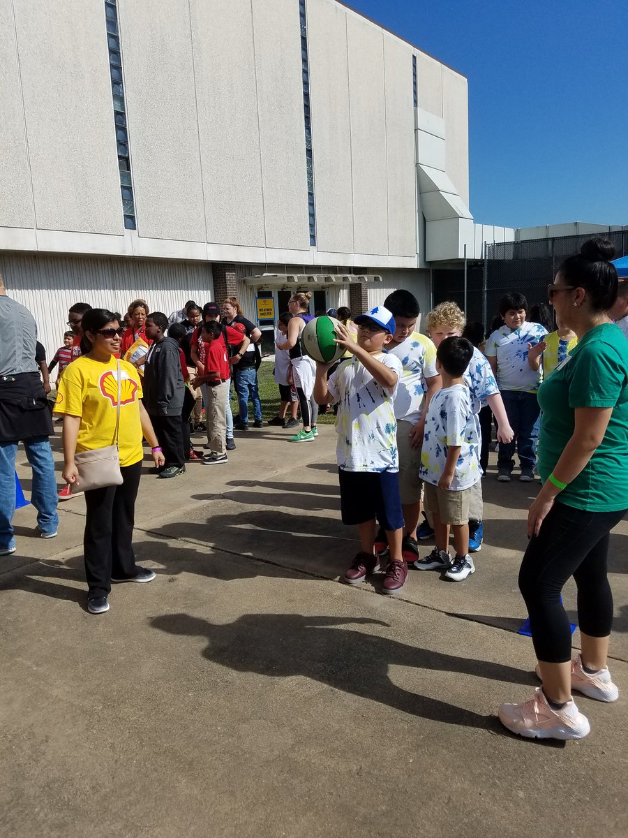 HuntYuan's tweet photo. Special Olympics field day 2017 @JeffersonES2 @HoustonISD https://t.co/NCg61adXmQ