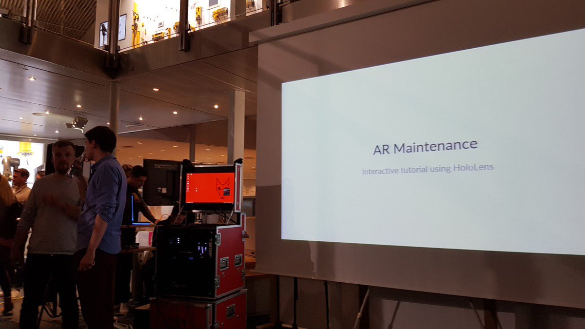 MarianKoeller's tweet photo. Jetzt kommen die Pitches - mit Applausometer. Jedes der 10 Projekte hat 5 Minuten. #hackvention https://t.co/CKrf069UF8