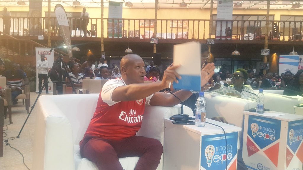 MakImca2017's tweet photo. Did you know that the legendary @JK_Kazoora  is an Arsenal fan and more importantly our judge for English session at the media challenge expo @ACME_Uganda @ubctvuganda @KasUganda @RafaelNadal @dw_akademie @capitalfmuganda @Imokola  #MCIMobileNewsroom #SheCANMCI @MackinnonSuites https://t.co/yuv3QFzB7z