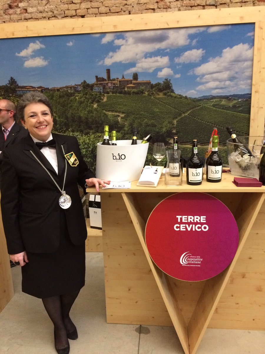 Winedetector's tweet photo. Decisamente di un altro livello l'evento @ViviteMilano a #Milano presso "le Cavallerizze" #winelovers #cantinecooperative #vino https://t.co/kapmGmfCXk