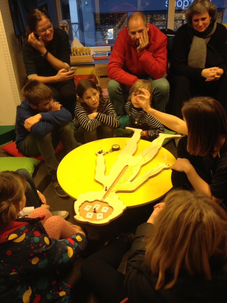 WtnschpBXL's tweet photo. Hoe leg je pijn uit aan kinderen? Zo! @PaininMotion #DVDW2017 #wetenschapsfestival #brussel https://t.co/jIxT8vcj5U