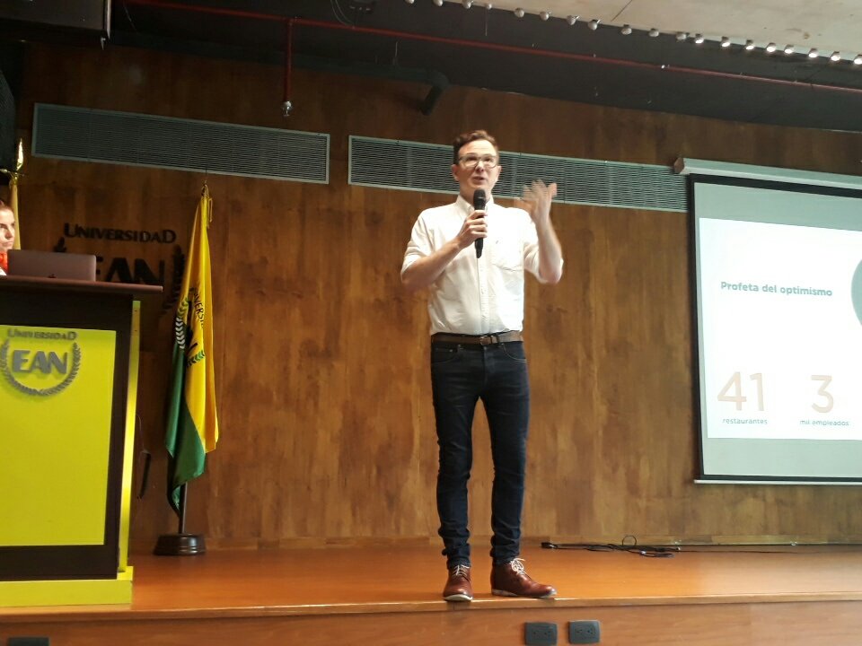 simposioixprime's tweet photo. Hablando sobre la #Ecomomianaranja detras de la #Gastronomia y como volver de esta una gran organizacion
#economiacreativa #IXprime #simposioIXprime @universidadean #economianaranja #EAN https://t.co/6i4FcwtHa1