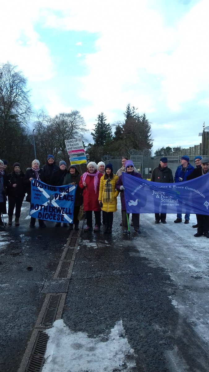justcarol12's tweet photo. At #Dungavel Solidarity gathering today with @JandPScotland  @MargaretFerrier &amp; others #Unlocked17 #Time4aTimeLimit #RefugeesWelcome #ShutDungavel thanks to Ayrshire Hope not Hate for organising https://t.co/gmfOFXiUPa