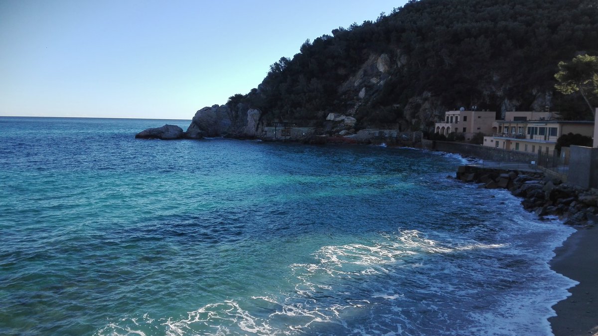 SereGamby's tweet photo. C'è da rifarsi gli occhi ammirando tanta bellezza! #baiadeisaraceni #PuntaCrena #LaMiaLiguria https://t.co/pEdWpUtiTg