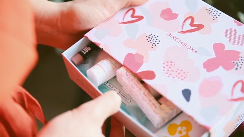 BeautyLivee's tweet photo. Découvrez de nouveaux produits de beauté, de nouvelles innovations grâce aux Box beauté diverses et variés ! Elles permettent une meilleure communication pour les marques! Choisissez la vôtre:  @GlossyBox_fr @birchbox @biotyfullbox @MylittleboxTR ! #BeautyBox #BeautyProducts 💄🎁 https://t.co/2MlYmc69vi