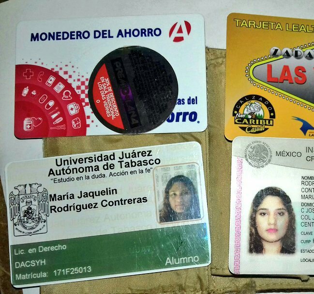 agustin0963's tweet photo. @MaestrosUJAT se encontró cartera tirada en calle primavera con credenciales a nombre de Maria jaquelin rodriguez contreras informes al 9932 8337 45 https://t.co/nISHctnqRH