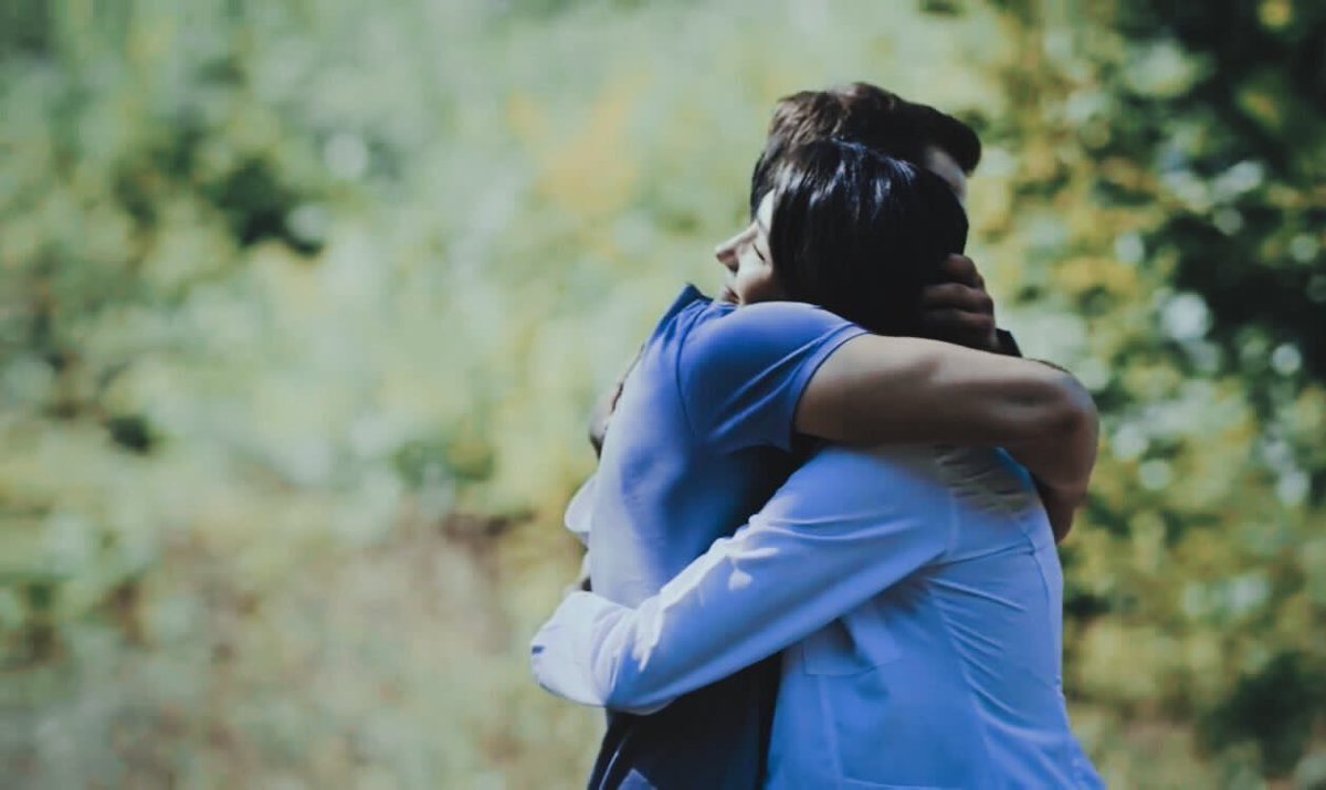 atescarpmasi's tweet photo. 2. sezonun en bayıldığınız YavBah sarılmasını nedir bakalım alıntılayıp cevaplayın hadi.🙊💕

#söz #yavbah #aybükepusat #tolgasarıtaş #yavuz #bahar https://t.co/0ha1KpDF2Q