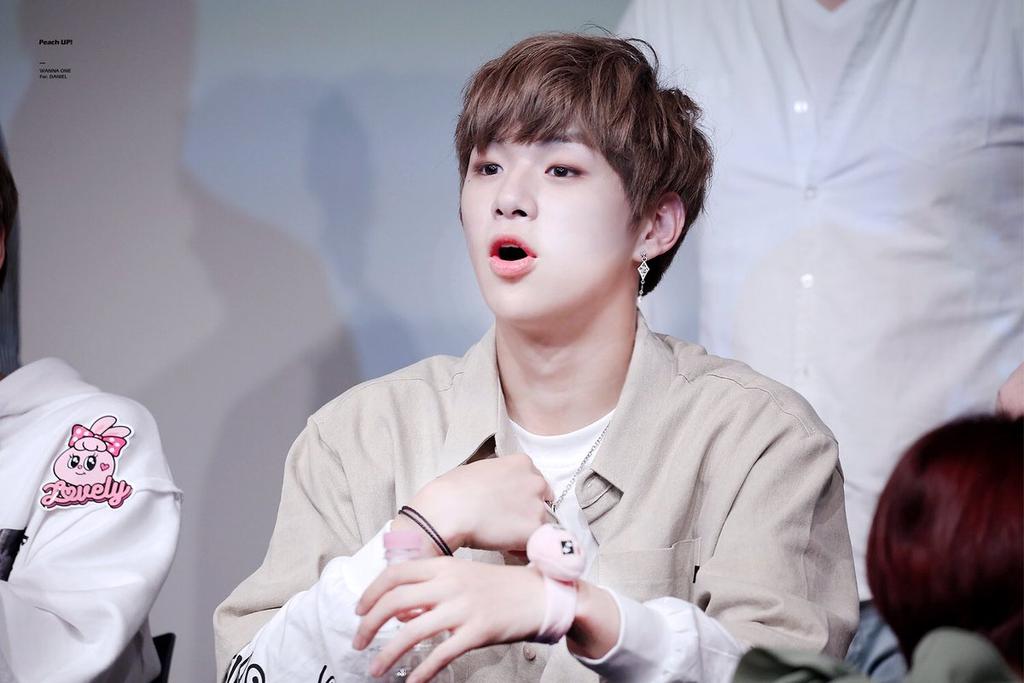 tu_uynn's tweet photo. Thật sự rất muốn nhìn thấy các cậu <3 
#WannaOne #missyousomuch #fromawannableinvietnam <3 #KangDaniel #ParkJiHoon https://t.co/sjmq4V7668