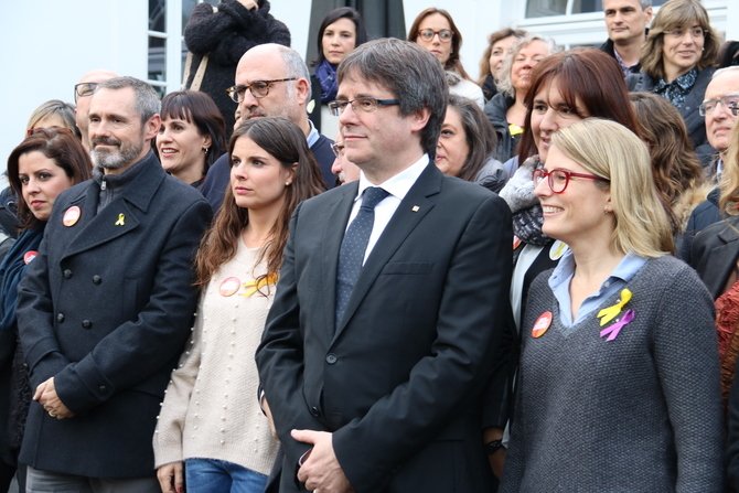 3CatInfo's tweet photo. Critiques a Puigdemont per proposar que els catalans decideixin "si volen ser a la UE" https://t.co/bnls92zTEt https://t.co/hfylZqlcU6