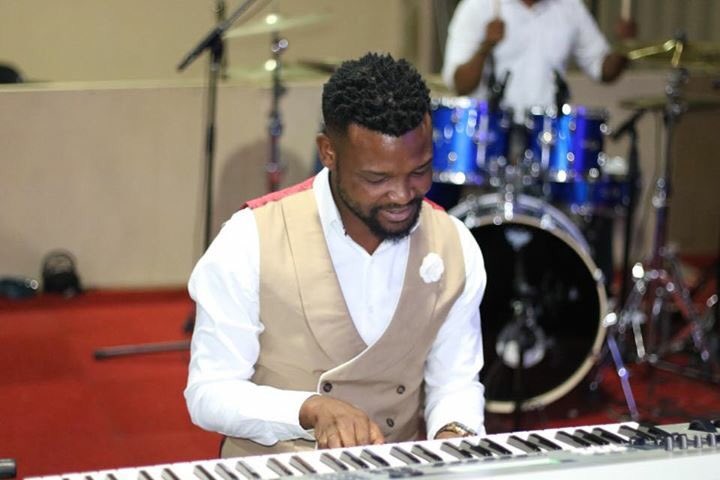 HoTMinistriesZA's tweet photo. Sunday celebration service - praising the Lord in song and dance.
#HOTSundayService https://t.co/6j2qqqnyAG
