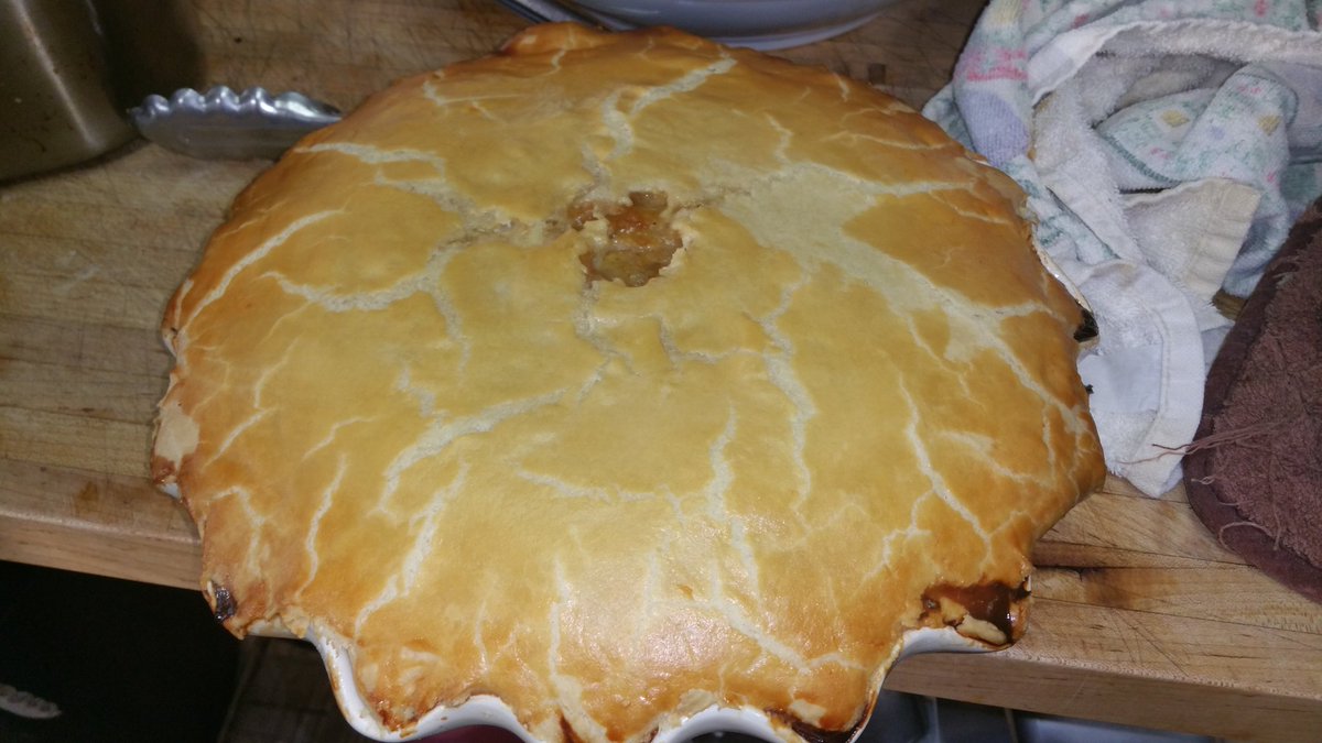 RealDanielCohn's tweet photo. Onion pie, apple, cranberry, blueberry pie, and cherry pie. #showmeyourbird #thanksgiving https://t.co/MQqKcTAZic