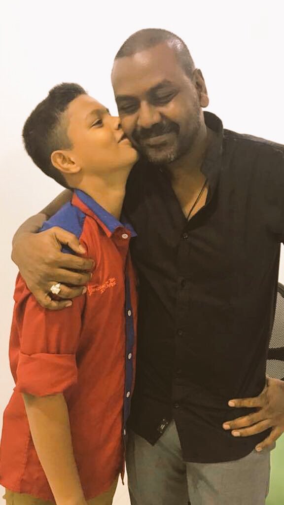 offl_Lawrence's tweet photo. என் கையால் வளர்ந்த குழந்தை என் கன்னத்தில் முத்தம் சந்தோஷம்..! https://t.co/VpQXaAVxbr