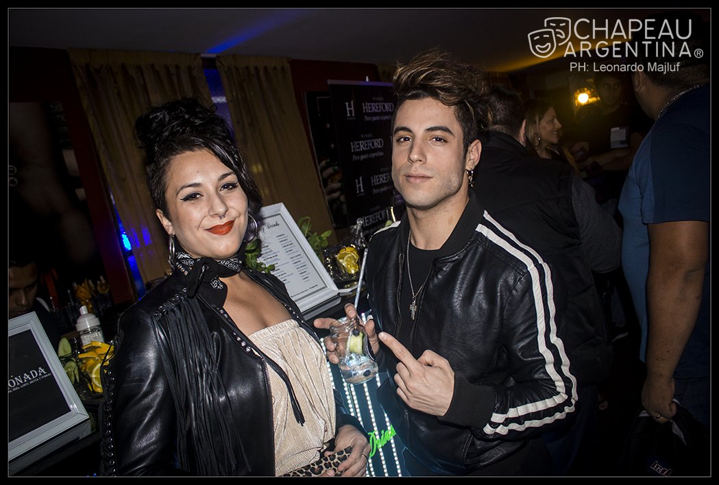 ChapeauOk's tweet photo. #Flashes @yotivenco en @teatroastral PH @LeonardoMajluf para @ChapeauOk -->https://t.co/0uFzoW5MMy ***No modificar imágenes, usar con logos pertinentes*** https://t.co/9T1h0o81YZ