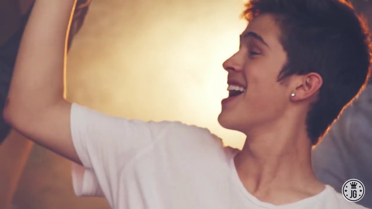 opssjoao's tweet photo. SÉRIO, NÃO ME CANSO DE VER ESSE VÍDEO TÃO, TÃO MARAVILHOSO💙
@Joaoguiavila  #clipeEla https://t.co/vkGqNqgbIe