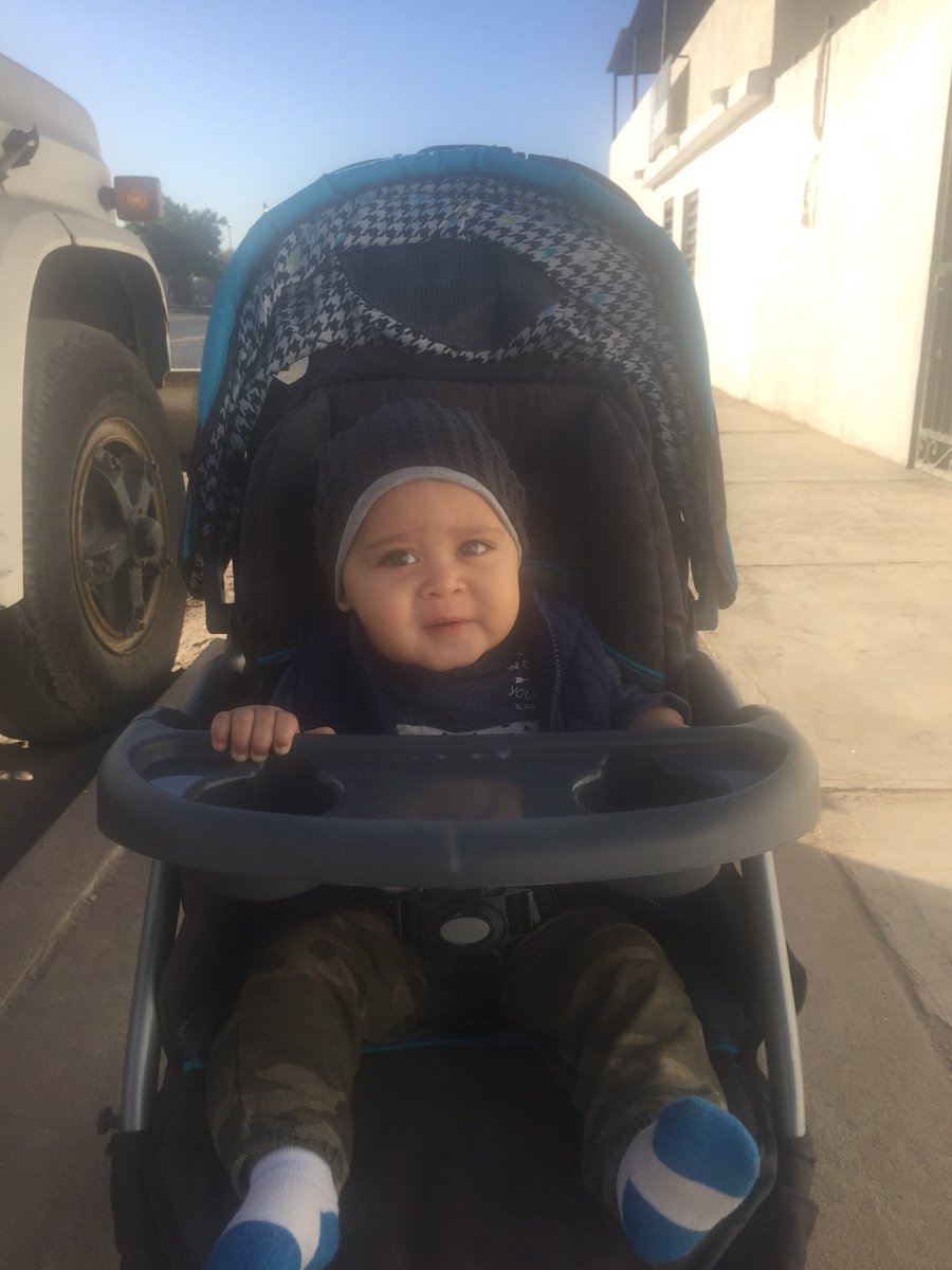 hector_diazz's tweet photo. Paseando al muñeco #hectorin https://t.co/TdXKvksCmE