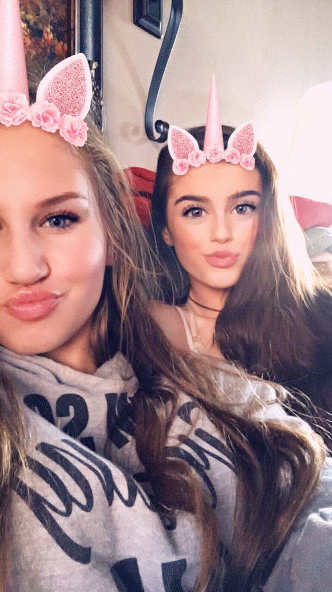 emfoutzz's tweet photo. happy birthday bella! 💕 i hope your day is as amazing as you,  love you bunches! 😘 https://t.co/Xg8StLvman