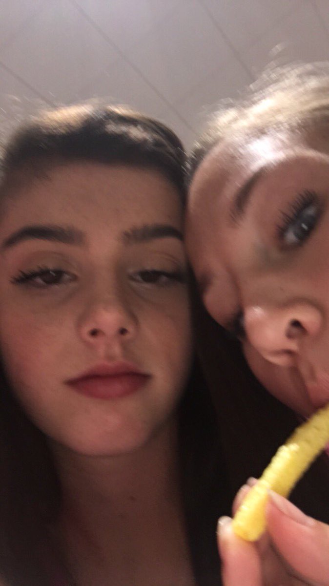 emfoutzz's tweet photo. happy birthday bella! 💕 i hope your day is as amazing as you,  love you bunches! 😘 https://t.co/Xg8StLvman