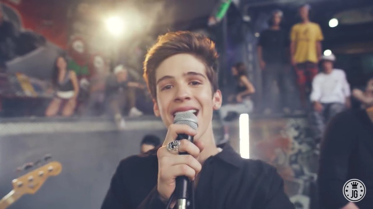 opssjoao's tweet photo. Como não amar esse menino?!
 @Joaoguiavila  #ClipeEla https://t.co/PoBgHnI7uy