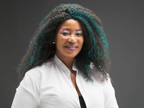 mintanhanman's tweet photo. #sheisthecode
#SecAbidjan
#S1GC2
Loukou Akissi Delphine est la réalisatrice du téléfilm à succès “ma famille” créé en 2002 et produit par sa structure Lad Production. Analphabète, Akissi Delta n'a pas fait de cela un handicap. https://t.co/CQffrnobRJ