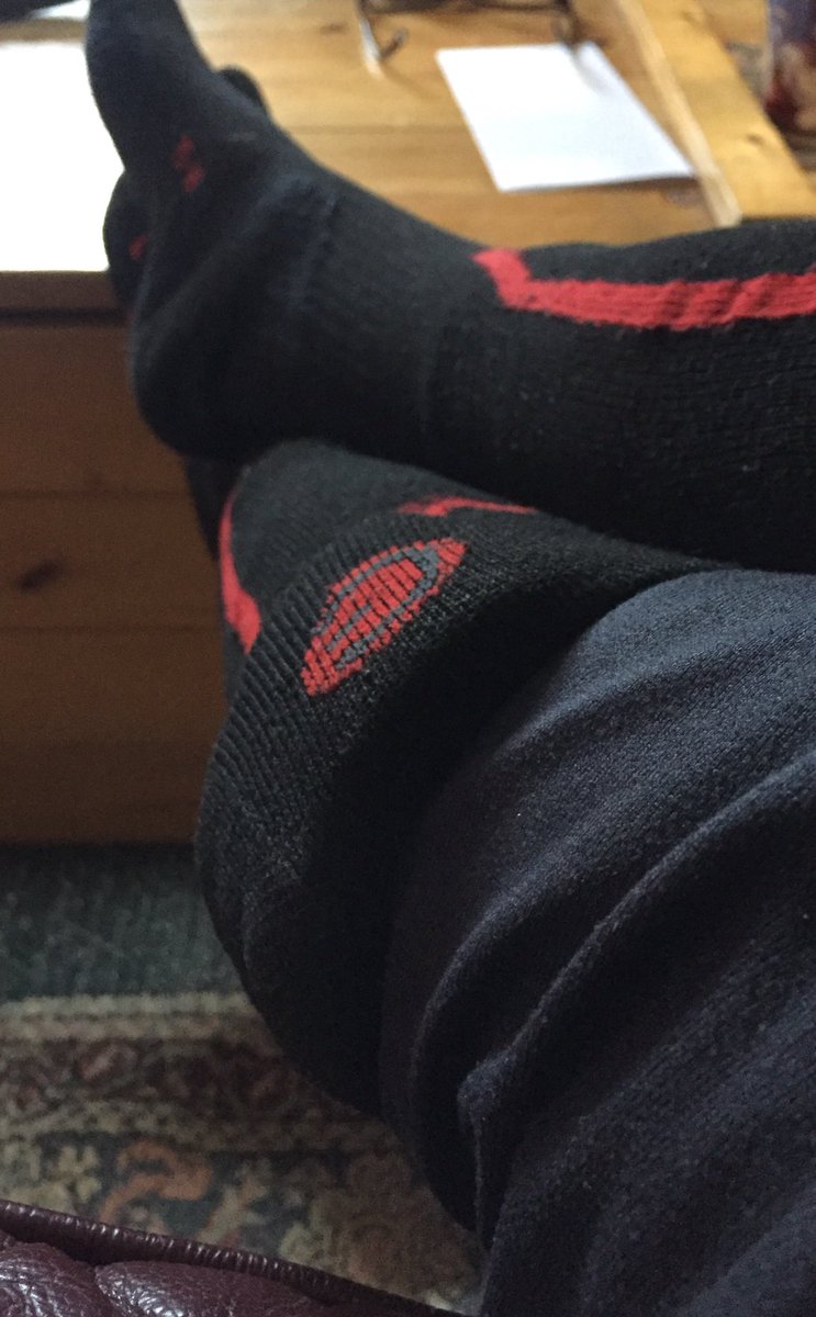 JaneHolski's tweet photo. Battery powered socks on. Lots of #PaintItPlaid layers on. Yoga done for #GreyCupFitUp Almost time to head out to #GreyCupFestival โค๏ธ๐ดโซ๏ธ๐ #RNation and just for today #GoStampsGo #CFL #GreyCup https://t.co/ircVXkD9OT