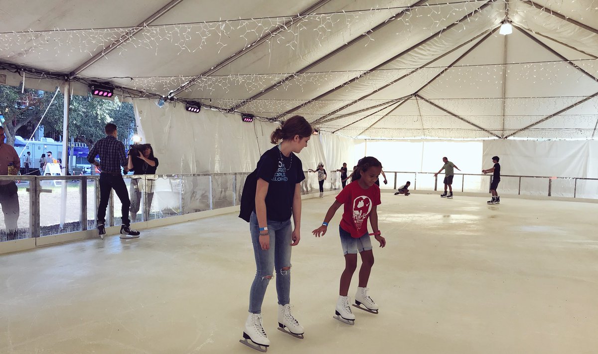 Bringing the winter feeling to the kids of South Florida. ⛸❄️🤗 https://t.co/Y8Ov7iUplO