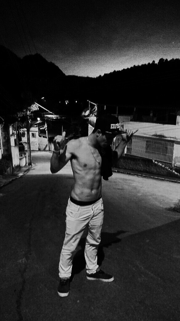 rangel_fabio's tweet photo. Se joga na noite π #HellaHoes https://t.co/QGJovZNtSb
