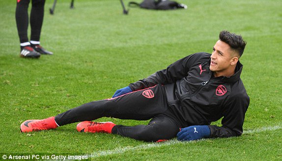 tomgunner14's tweet photo. Chelsea 2-3 Burnley
Tottenham 1-1 Burnley 
Liverpool 1-1 Burnley 

Burnley 0-1 #Arsenal 

Three hard-earned points for the Gunners 👏👏👏 https://t.co/vxAGDqAbLf
