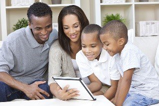 LunabyTheApp's tweet photo. Reading together as a family is great family time.
#parents     #reading     #literacy     #family https://t.co/AmxNIzEU18