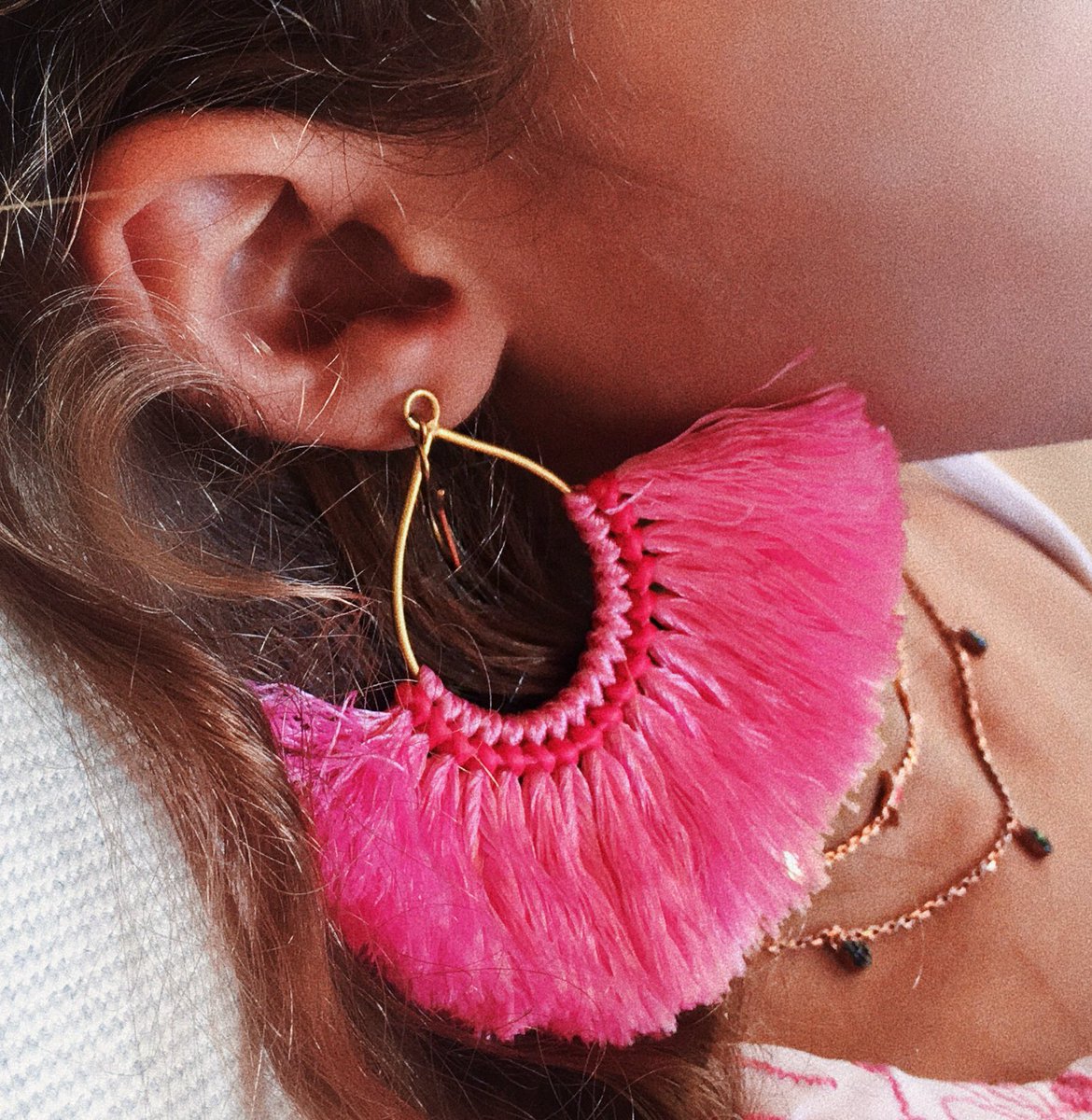 AlexMikaJewelry's tweet photo. The perfect vacation statement earring & thereβs only one left π Shop the #alexmika fringe earring & receive 30% off your purchase using code BLACKFRIDAY on https://t.co/j0BMvRgnT0 β¨ (ends Monday midnight) https://t.co/dI12oQJqUM