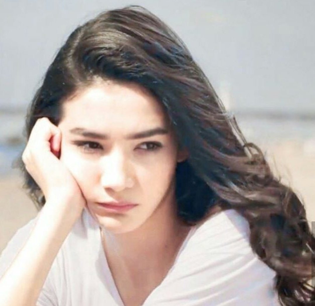 anonimmm1302's tweet photo. Mood; :( #söz #YavBah #AybükePusat #BaharKarasu https://t.co/b7W1YOKeMP